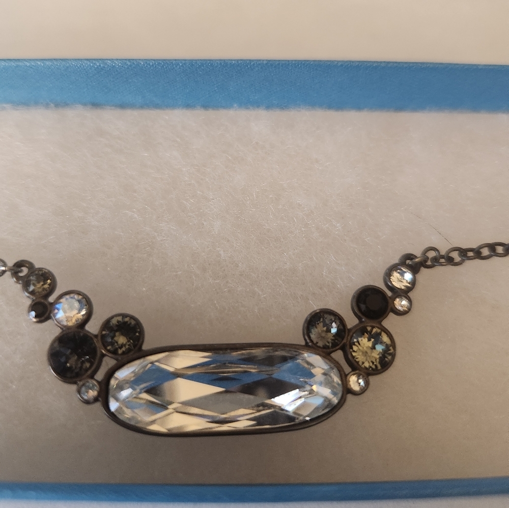 TOUCHSTONE CRYSTAL BLACK CLUSTER NECKLACE - 1204N